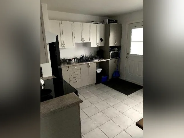 4½ rénové – Rez-de-chaussée avec balcon privé et stationnement – 1350$ – 1er juillet