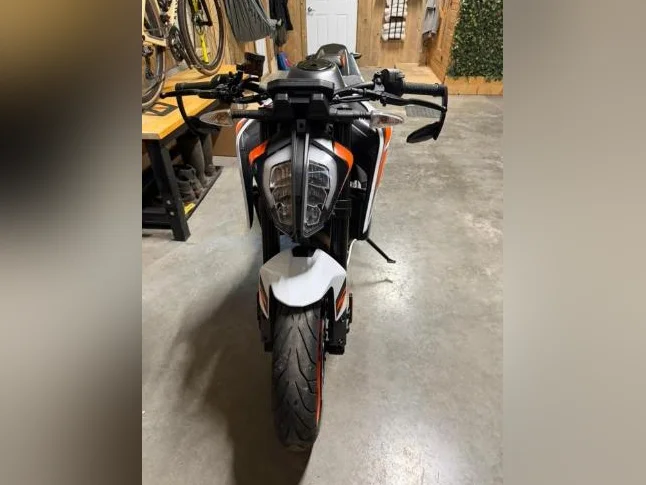 Moto KTM duke thumbnail 3