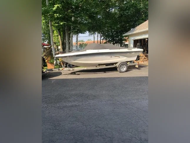 Rinker Captiva 186 BR 19 pi, moteur 3 litres thumbnail 5