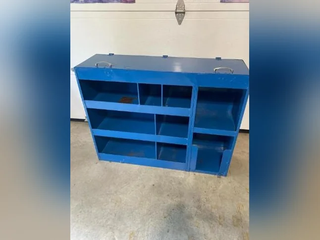 Coffre de rangement en metal