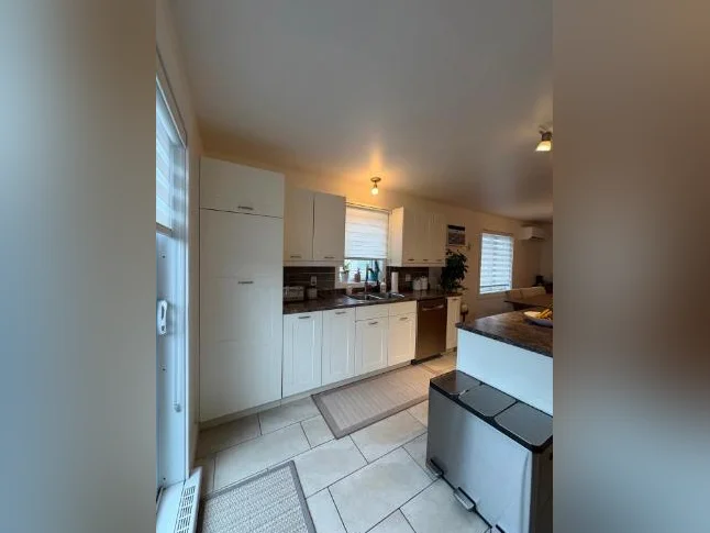 Maison semi détaché, 53 pieds x 18 pieds avec sous-sol 3 chambre à coucher thumbnail 3