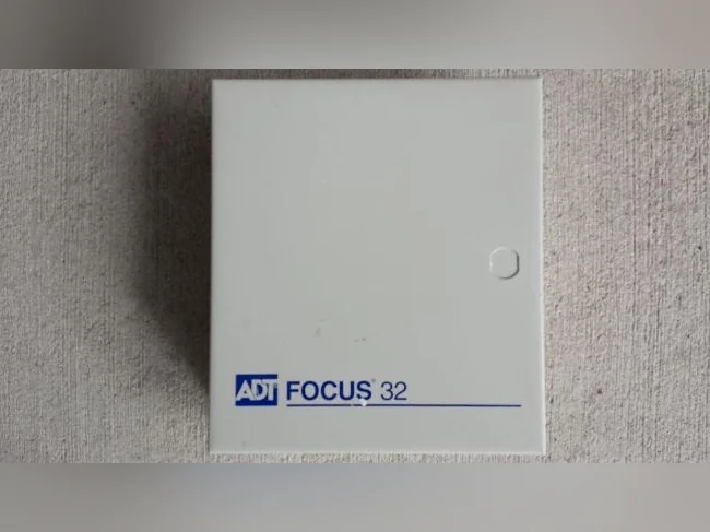 Panneau d'Alarm ADT Focus 32 aka DSC PC5010 ADT Alarm Panel thumbnail 4