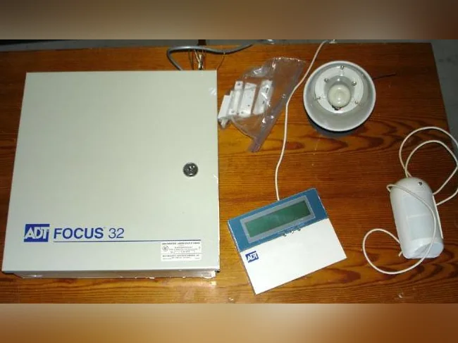 Panneau d'Alarm ADT Focus 32 aka DSC PC5010 ADT Alarm Panel
