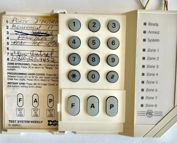 Panneau d'Alarm ADT Focus 32 aka DSC PC5010 ADT Alarm Panel thumbnail 3