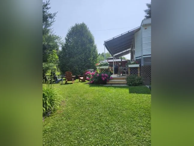 Roulotte Satellite CF3910 2018 + cabanon+gazebo + BBQ Coleman+foyer sur son site clé en main thumbnail 6