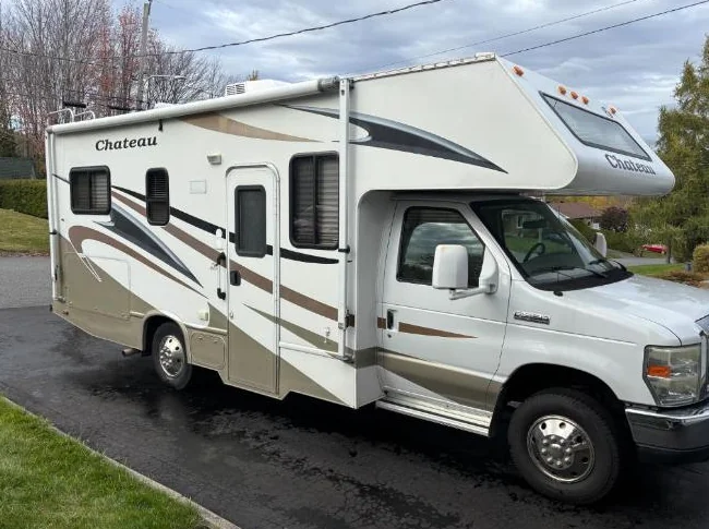 Motorisé Classe C 2009  92653 Km Château 24 pieds Ford E350