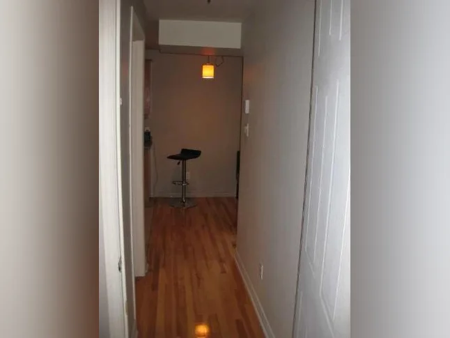 Logement 3 1/2 à louer thumbnail 8