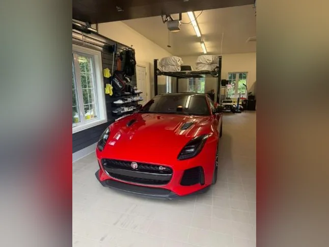 F Type SVR Jaguar thumbnail 2