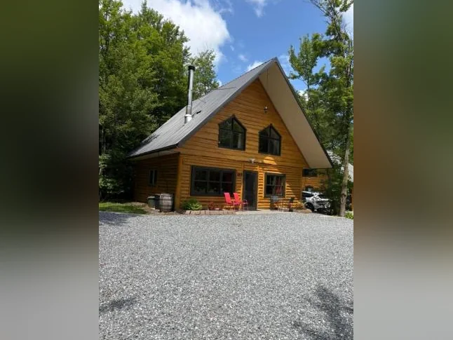 Chalet en bois rond thumbnail 2