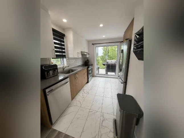 Ste-Madeleine (Rive -Sud)  5 ½  Haut de triplex RABAIS 500$ 1ER MOIS thumbnail 6