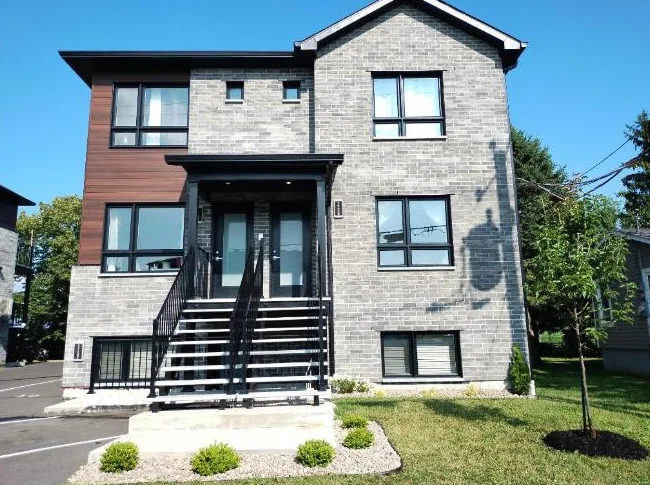 Ste-Madeleine (Rive -Sud) 5 ½ Haut de triplex RABAIS 500$ 1ER MOIS