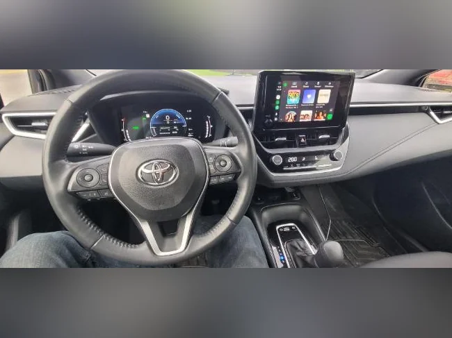 Toyota corolla 4x4 hybrid SE 2024 seulement 26000 kms comme neuf full garantie (lire texte) thumbnail 3
