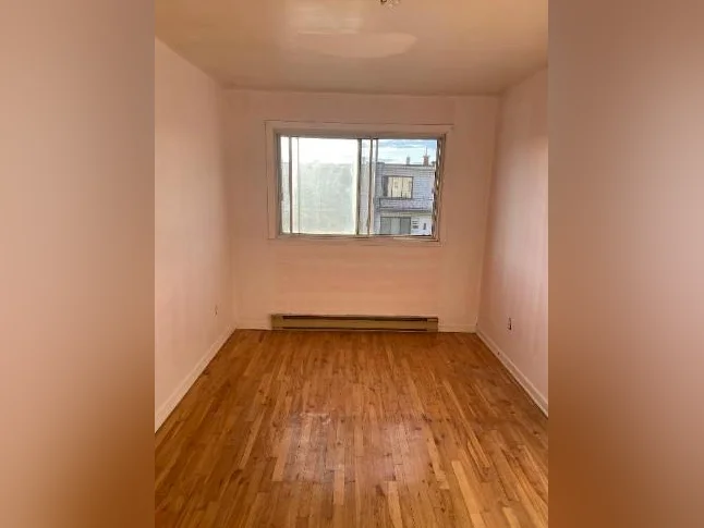 Superbe 5 ½  de 3 chambres offert en location. thumbnail 9