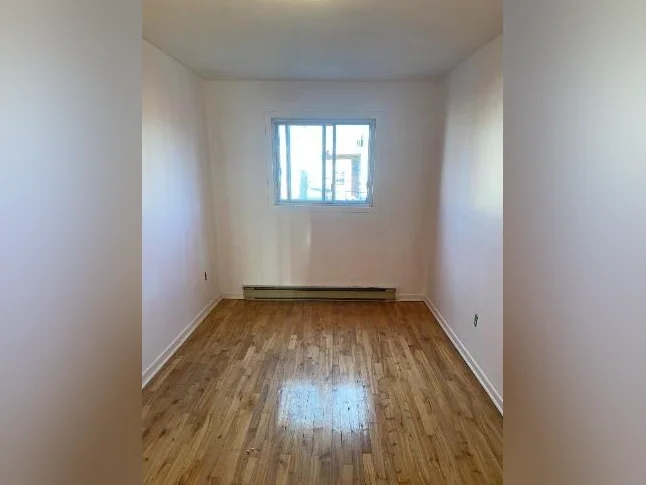 Superbe 5 ½  de 3 chambres offert en location. thumbnail 8