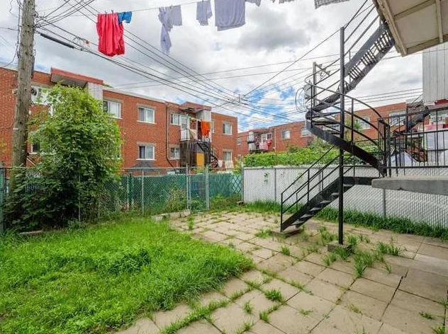 Superbe 5 ½ de 3 chambres offert en location.