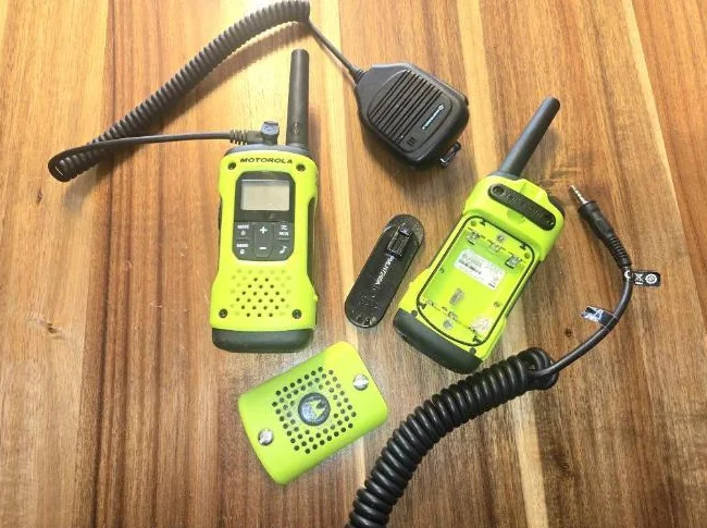 Paire de radios (2) Radio bidirectionnelle Motorola T600 avec Micro Inclus thumbnail 2