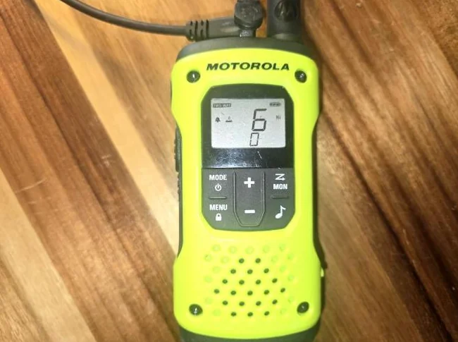 Paire de radios (2) Radio bidirectionnelle Motorola T600 avec Micro Inclus thumbnail 3