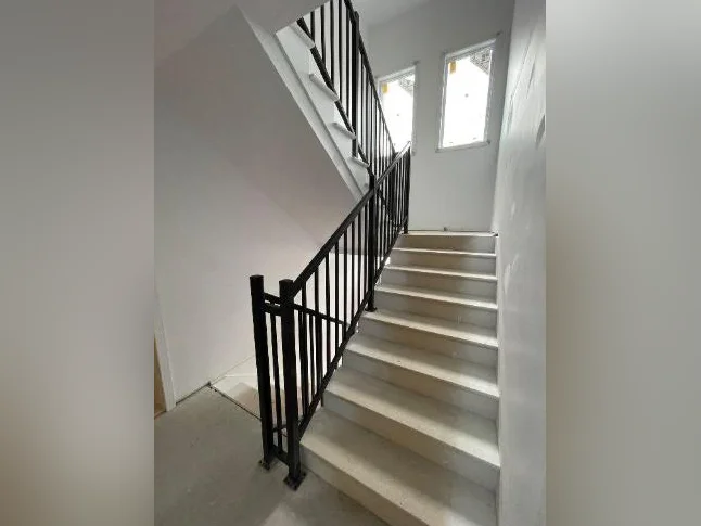 Grands 5½ 2e étage, construction neuve thumbnail 5