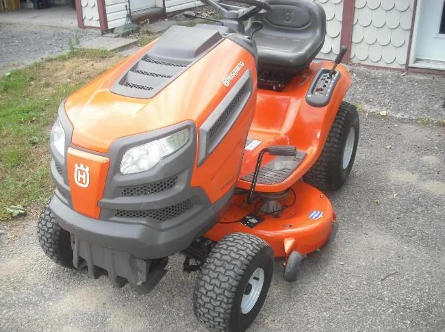 TRACTEUR À GAZON