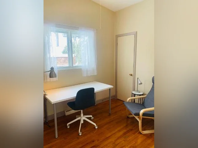 Chambre meublée à louer - maison paisible à Sainte-Foy - Québec thumbnail 2