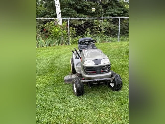 Tracteur à gazon Craftzman 42 po thumbnail 2