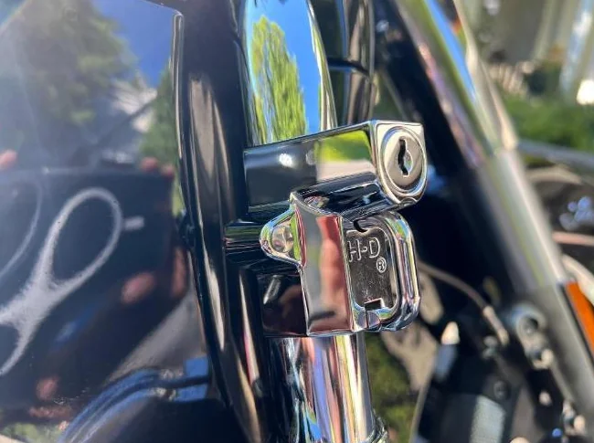 Harley-Davidson FLHTK thumbnail 6