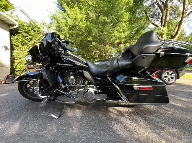 Harley-Davidson FLHTK thumbnail 3