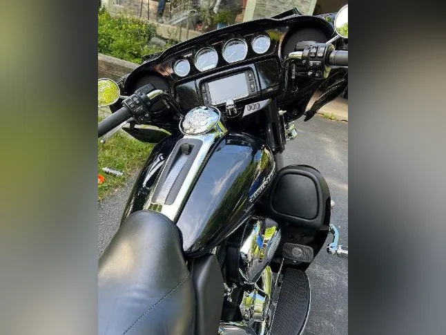 Harley-Davidson FLHTK thumbnail 2