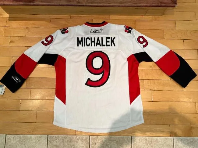 JERSEY OFFICIEL NHL AUTOGRAPHIÉ MILAN MICHALEK (No 9) SÉNATEURS D’OTTAWA