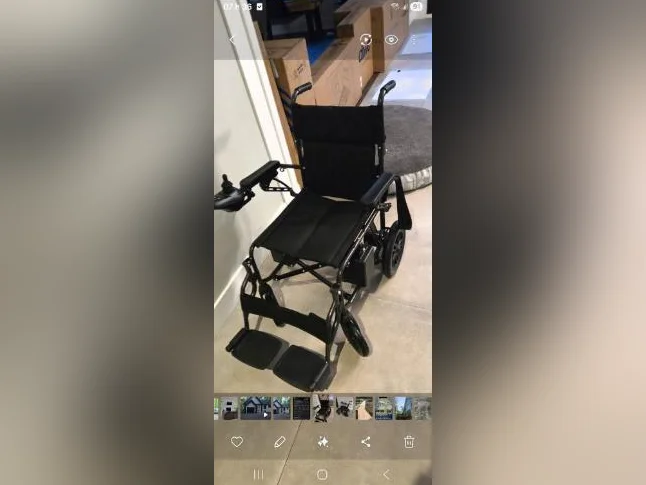 Chaise roulante électrique thumbnail 2