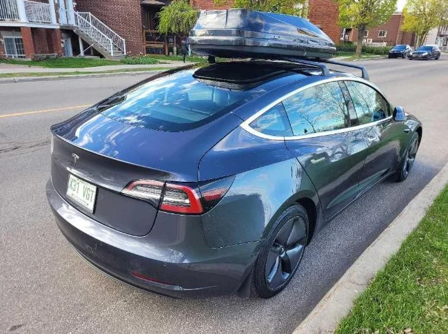 A1 Tesla 2018 modèle 3 Long range Premium Upgrades Midnignt Silver Metallic, entretenu Diamant et plusieurs accessoires thumbnail 3