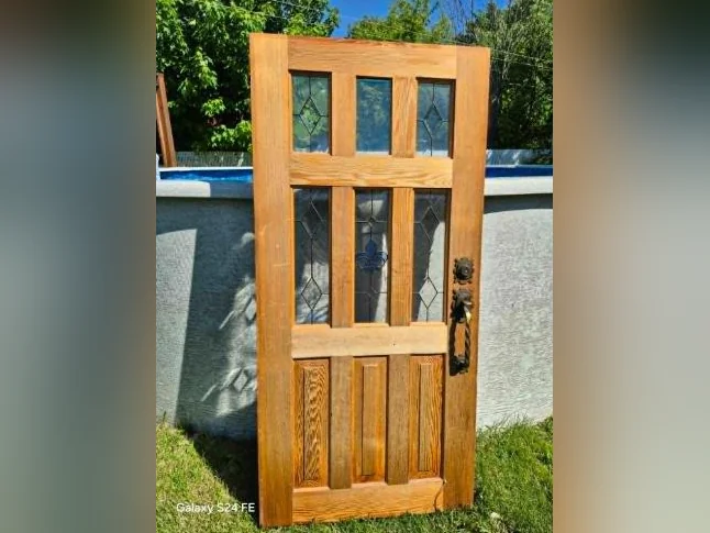 porte vintage massif avec de magnifique vitraux thumbnail 4