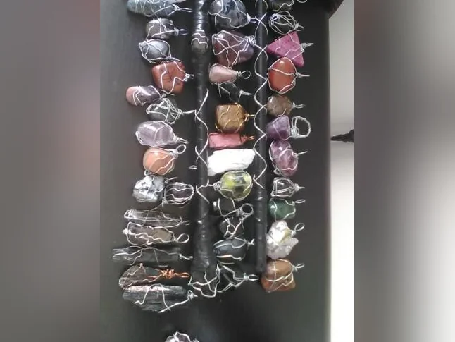 Wands de cristaux, pendentifs de quartz (pierres etc) * lire thumbnail 3