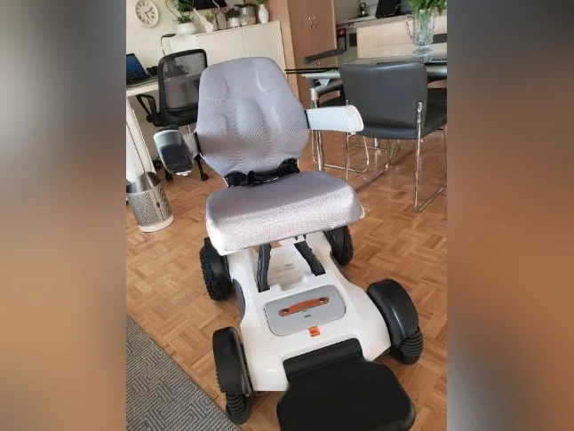Fauteuil électrique pliable thumbnail 2