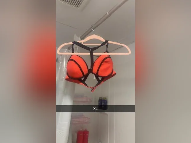 Vêtements à vendre thumbnail 5