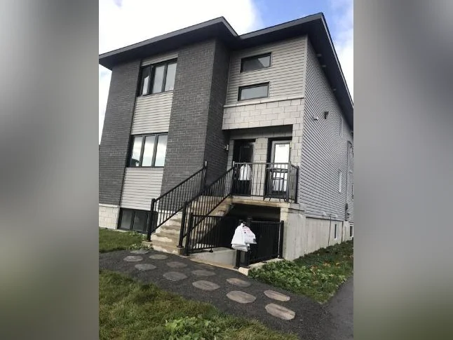 À LOUER– Grand 5 ½ Au Coeur De St-Jerome