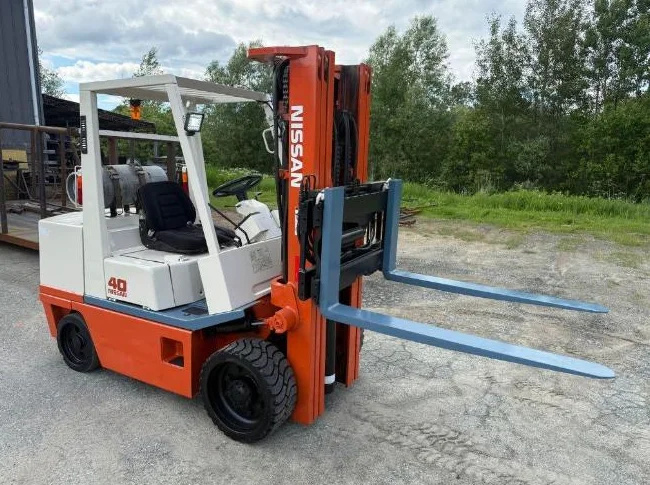 Chariot élévateur Nissan 8000 lbs