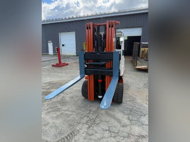 Chariot élévateur Nissan 8000 lbs thumbnail 5