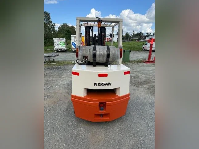 Chariot élévateur Nissan 8000 lbs thumbnail 3