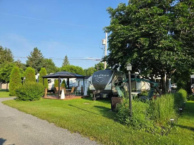 TERRAIN DE CAMPING À LOUER(AVEC OU SANS ROULOTTE)  1 août  2026 thumbnail 3