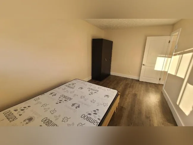 Chambre à louer / Room to rent 700$ thumbnail 2