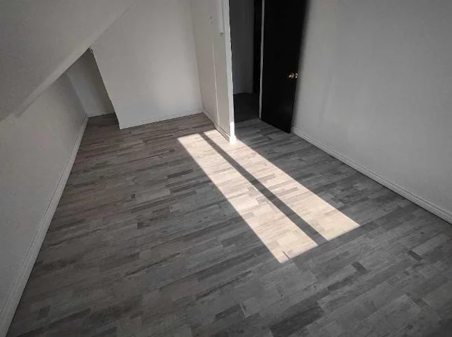 Grand 4 1/2 dans un bâtiment style jumelé thumbnail 3