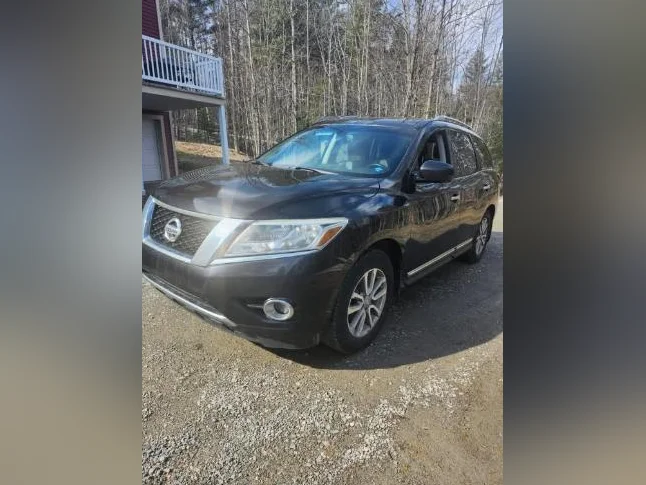 2016 Nissan Pathfinder SL thumbnail 3