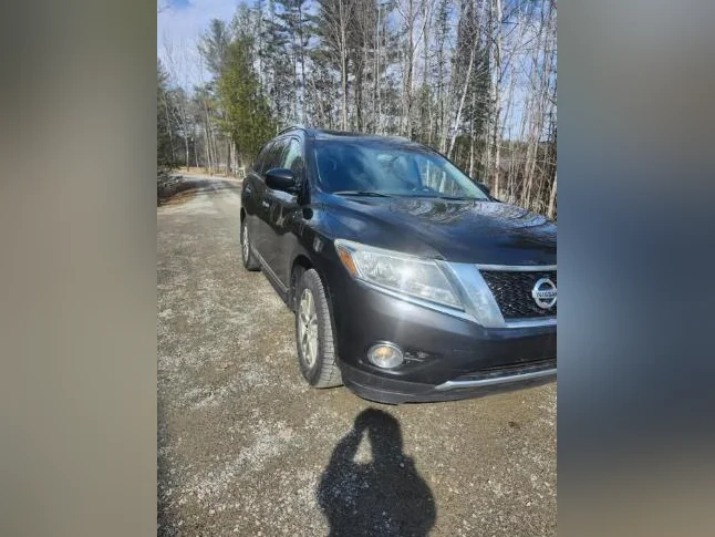 2016 Nissan Pathfinder SL thumbnail 4
