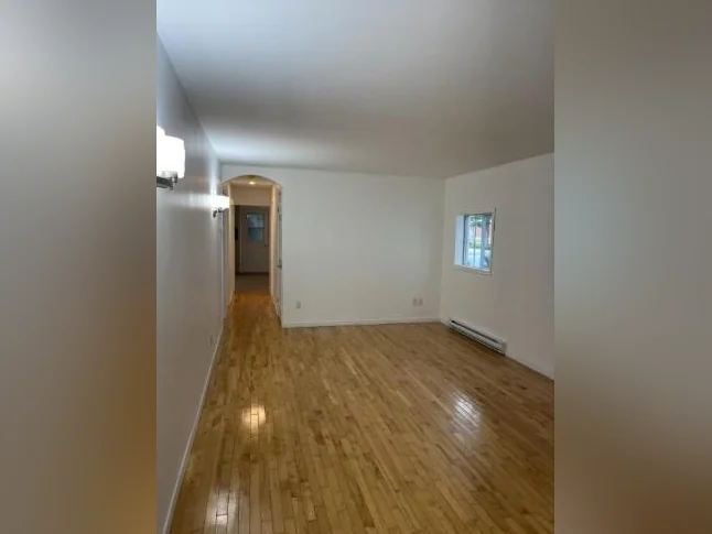 Logement 5 1/2, rénové au 1ier étage d'un triplex a Granby thumbnail 5