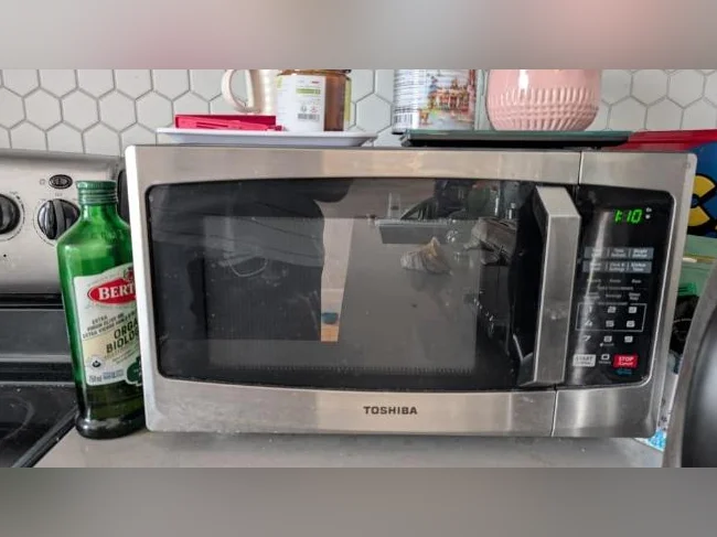 Petits Électroménagers de la cuisine : 1 Grille-Pain, 1 Bouilloire, 1 Micro-Onde thumbnail 3