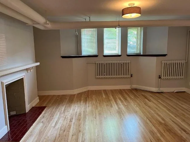 Logement à louer et disponible.