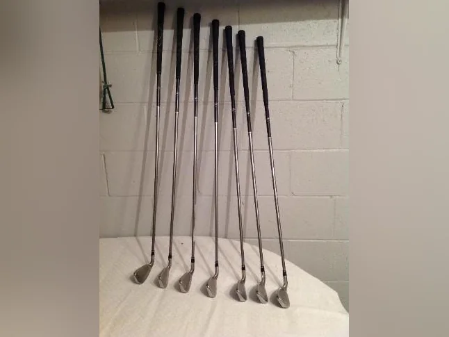 SAC DE GOLF DE 15 BÂTONS DE MARQUE TAYLORMADE thumbnail 6