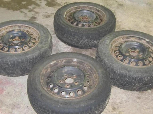 4 ROUES D ACIER HONDA ET DES TAPIS