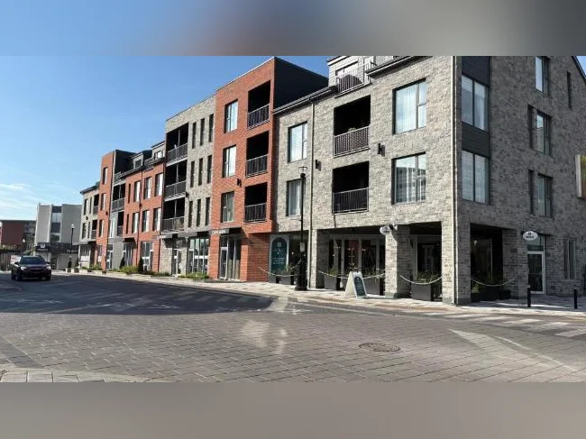 Condo 3 1/2 très lumineux, 5 électro + station. int.